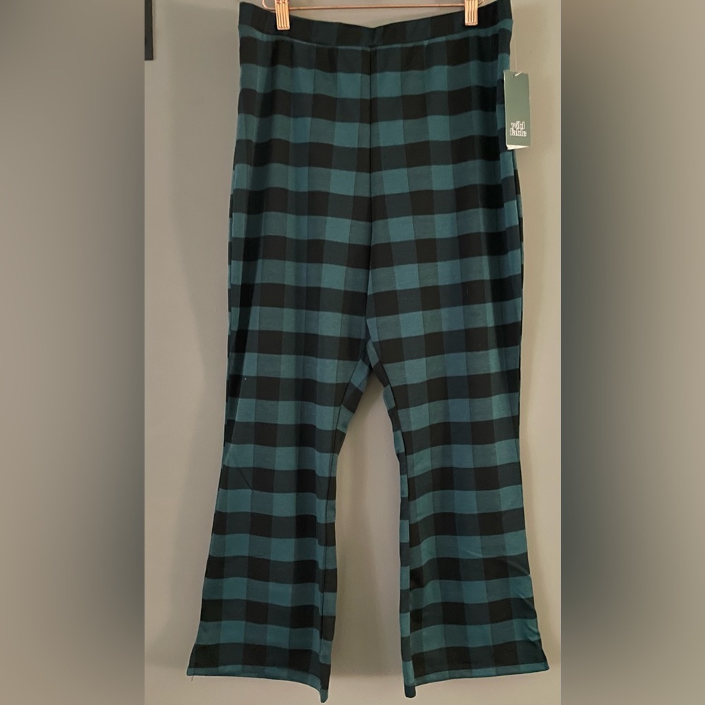 Plaid black and blue cropped pants, size large. Brand: Wild Fable